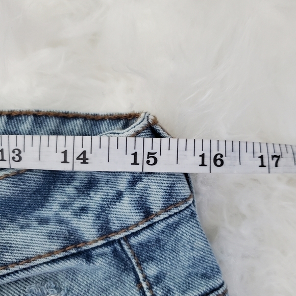 New! Refuge Denim Mom Relax High Rise Distressed Ripped Jeans. Size 9. - Picture 7 of 10